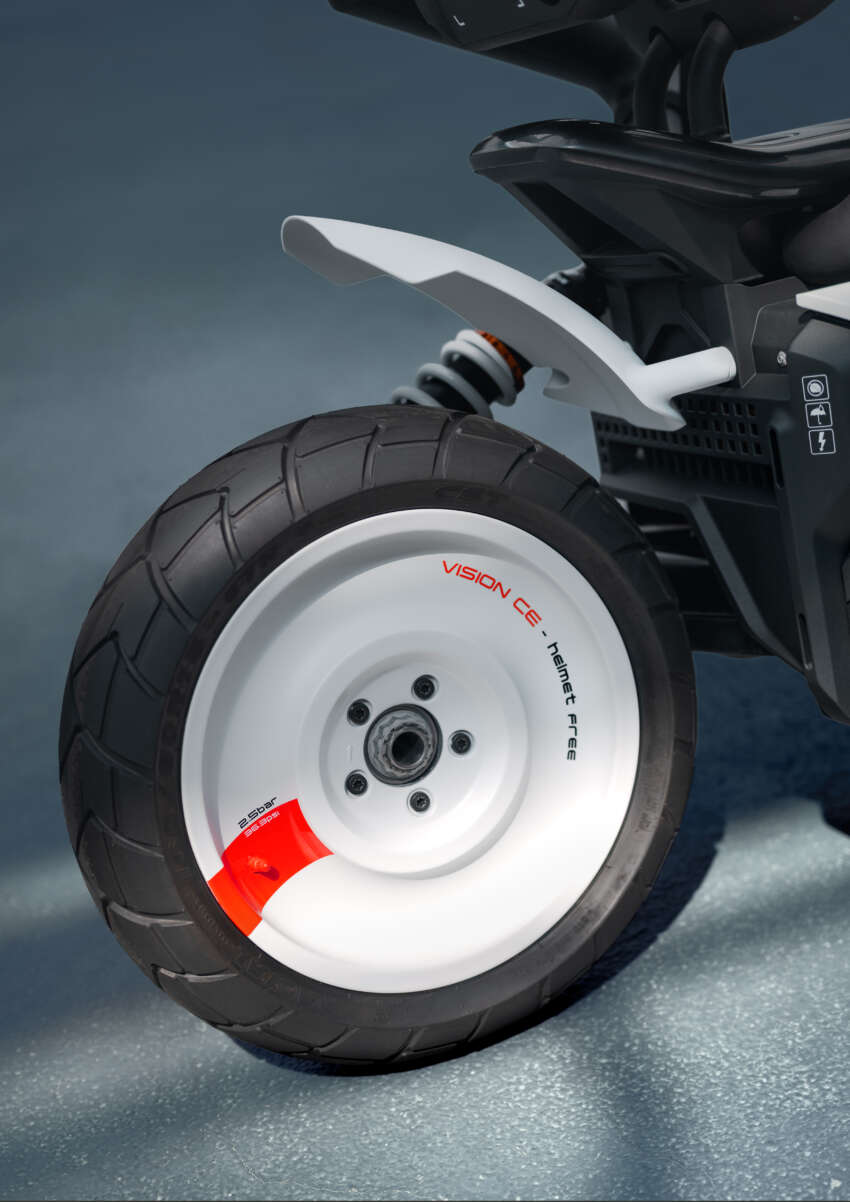 BMW Motorrad Vision CE e-scooter comes with cage 1963036