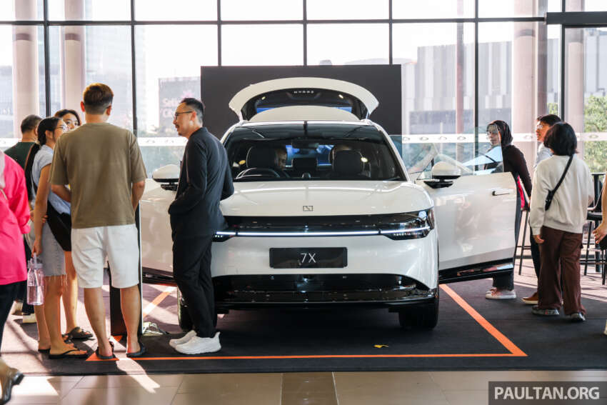 Zeekr 009 MPV and 7X SUV offered with free 22 kW wallbox charger and premium window tint at ACE 2025 1996001