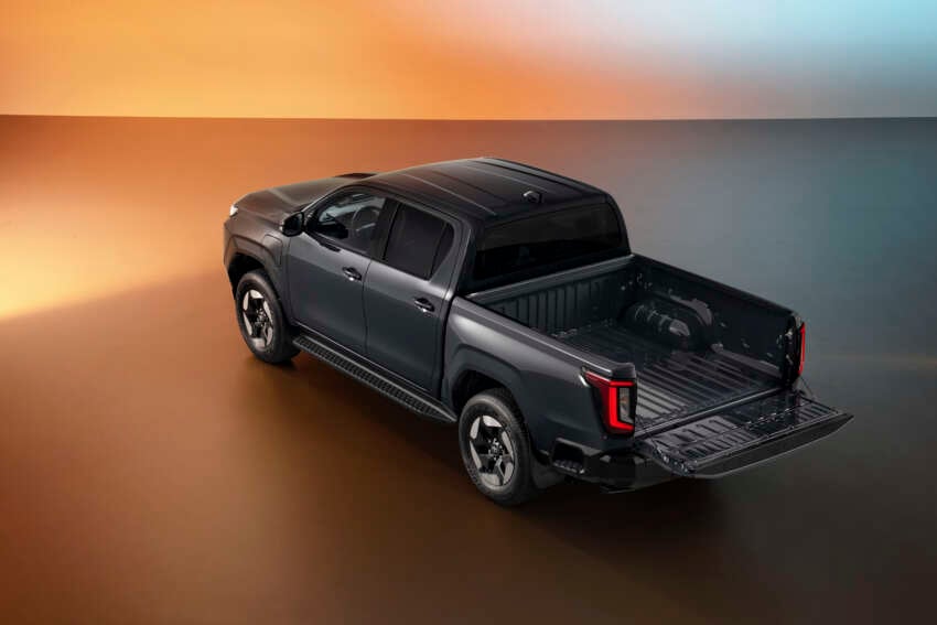 2026 Toyota Hilux Travo – heavy facelift, 2.8L diesel standard, EV with 240 km WLTP range, RM99k-RM192k 1996586