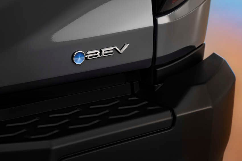 2026 Toyota Hilux Travo – heavy facelift, 2.8L diesel standard, EV with 240 km WLTP range, RM99k-RM192k 1996591