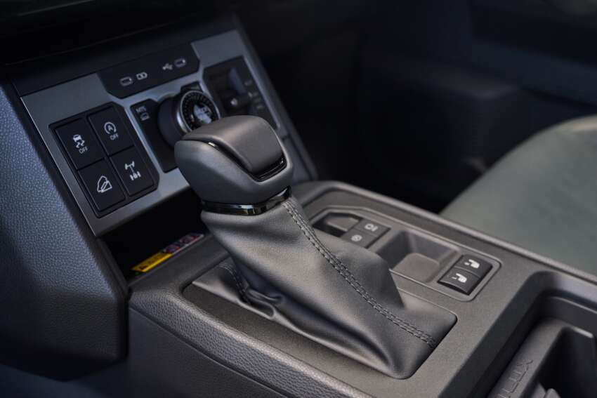 2026 Toyota Hilux Travo – heavy facelift, 2.8L diesel standard, EV with 240 km WLTP range, RM99k-RM192k 1996635