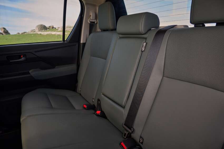 2026 Toyota Hilux Travo – heavy facelift, 2.8L diesel standard, EV with 240 km WLTP range, RM99k-RM192k 1996638