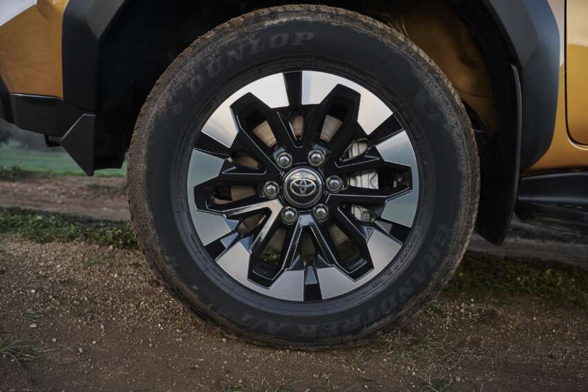 2026 Toyota Hilux Travo – heavy facelift, 2.8L diesel standard, EV with 240 km WLTP range, RM99k-RM192k 1996647