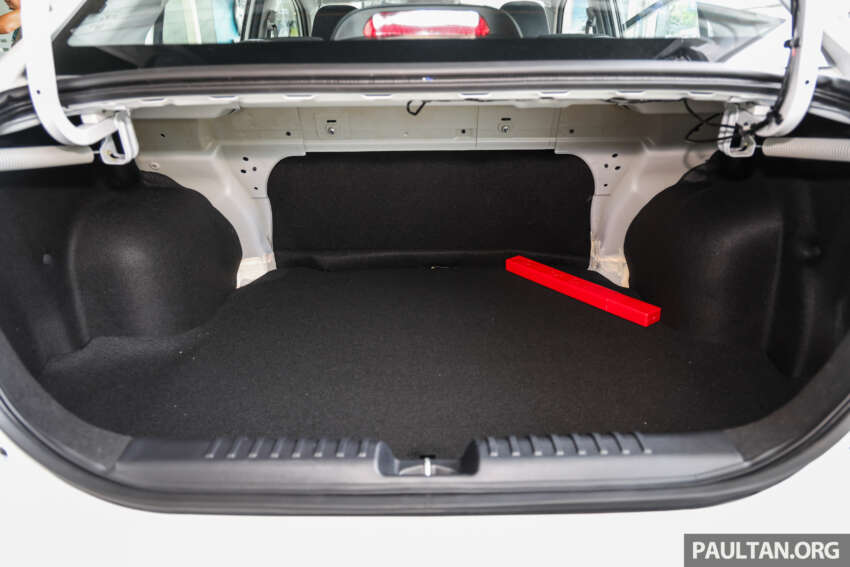 Proton Saga MC3 Standard 2026 – galeri penuh varian paling murah; enjin 1.5L 120 PS/150 Nm, 4AT, RM38k 2008016