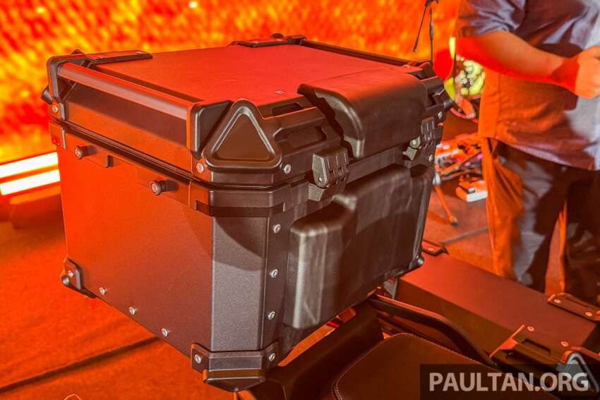 Brixton Crossfire Storr 500 dilancarkan untuk pasaran Malaysia – dua silinder 486 cc, RM30k termasuk beg 2035492