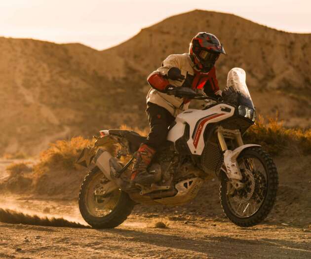 Ducati DesertX 2026 diperkenal – banyak bahagian baru termasuk casis dan enjin V2, 110 hp, enam mod