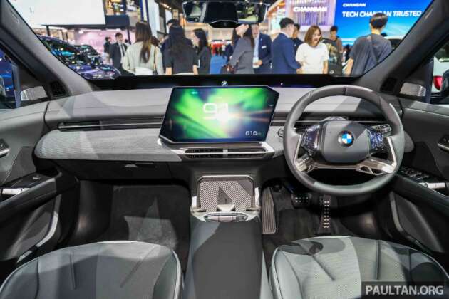 BMW iX3 2026 di Bangkok – EV generasi NA5 dengan pengecasan DC 400 kW, jarak gerak WLTP 805 km