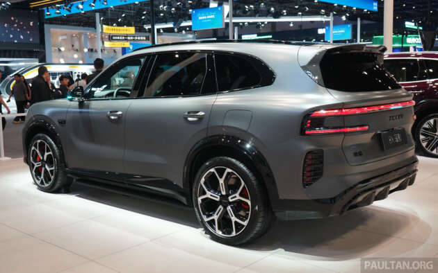 2026 Zeekr 8X on display in Beijing – 2.0T PHEV with up to 1,400 PS, 1,205 km WLTP hybrid; from RM207k