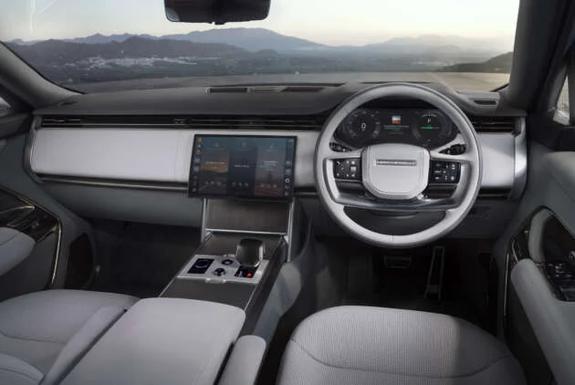 Range Rover Electric debuts – 800V system, up to 598 km of WLTP range; available with short/long wheelbase