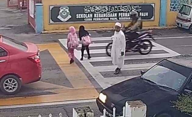PDRM looking for motorcyclist who crashed into two students at Permatang Pauh school pedestrian crossing