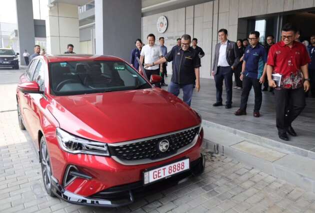Teksi Madani programme expanded to Sarawak – red Proton S70 with ‘GET’ white plates, Flagship X variant
