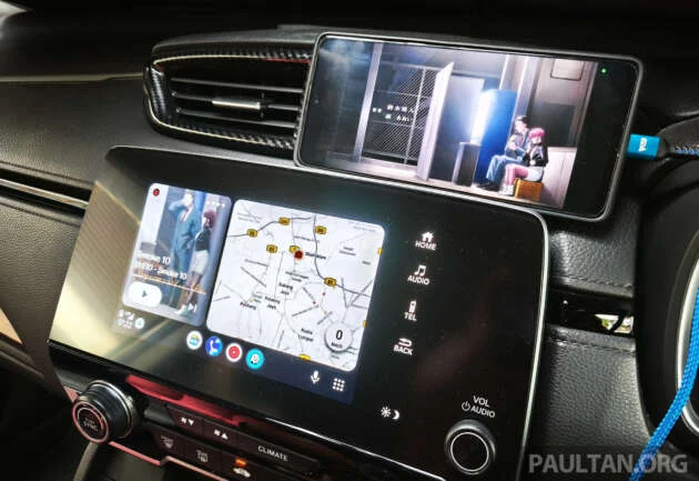 Watching videos whilst driving a hazard to road safety, regulations needed to curb dangerous trend – experts