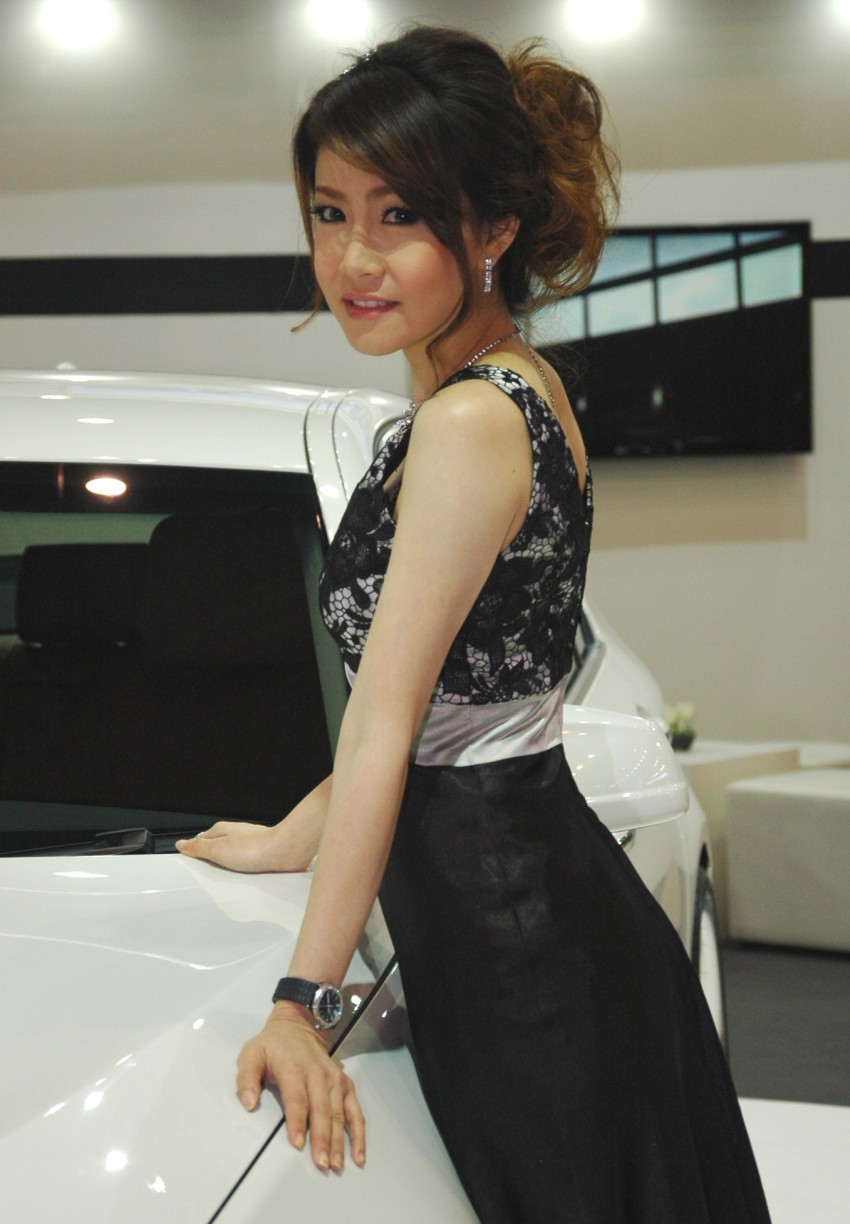 Bangkok Motor Show 2012 – the ladies say hello! 96360