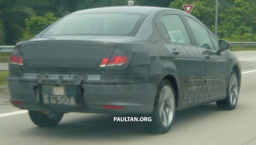 Peugeot 408 (T73 sedan) spotted undergoing camouflaged testing on the highway