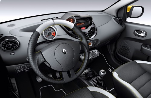 Renault_32406_1_6b Renault Twingo R.S. Red Bull Racing RB7 – a tiny tribute to a race-winning Formula 1 car