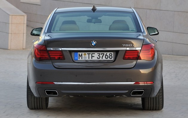 2012 BMW 7-Series LCI gets updated inside and out