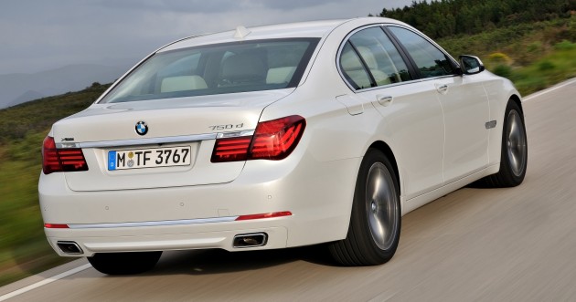 2012 BMW 7-Series LCI gets updated inside and out