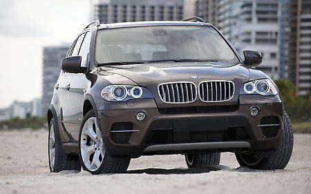 E70 BMW X5 gets the mid-life LCI treatment!