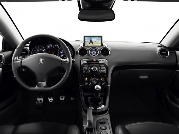 Peugeot RCZ facelift: first photos, attending Paris