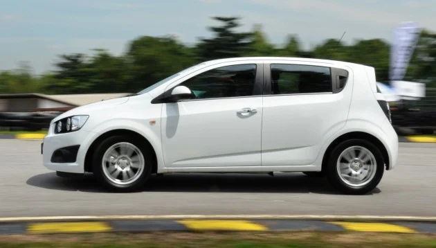 sonic hatch 5 DRIVEN: Chevrolet Sonic LTZ sedan and hatchback previewed – Orlando MPV also given a short spin
