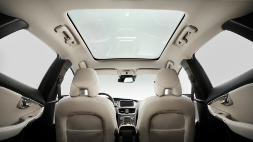 volvo-v40 028 Volvo V40 premieres in Geneva, all loaded up