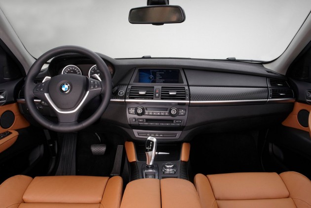 x6-cabin Facelifted BMW X6 xDrive35i rolls in – RM698,800