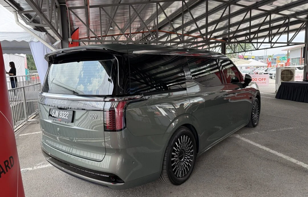 2025 ZEEKR 009 ULTRA LUXURY AT — photo 3